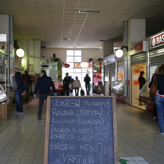 Postavljanje OPG kučica na tržnici KVATRIĆ, tržni centar Kvatrić, ponuda za Uskrs