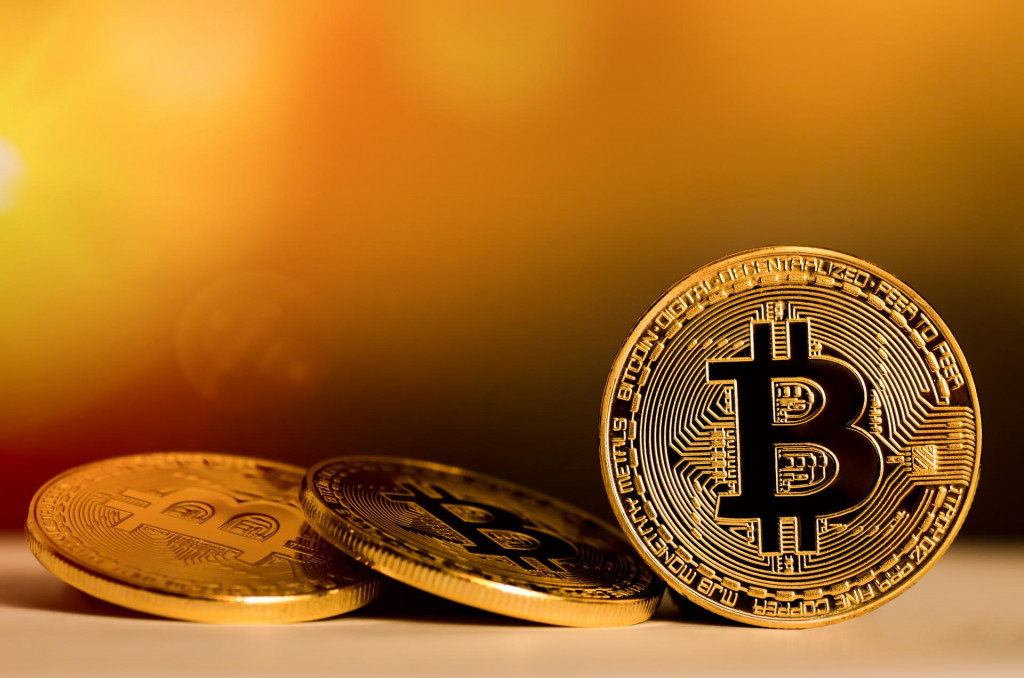 mt4 forex broker trguje bitcoinima neto vrijednost ulaganja u kriptovalute