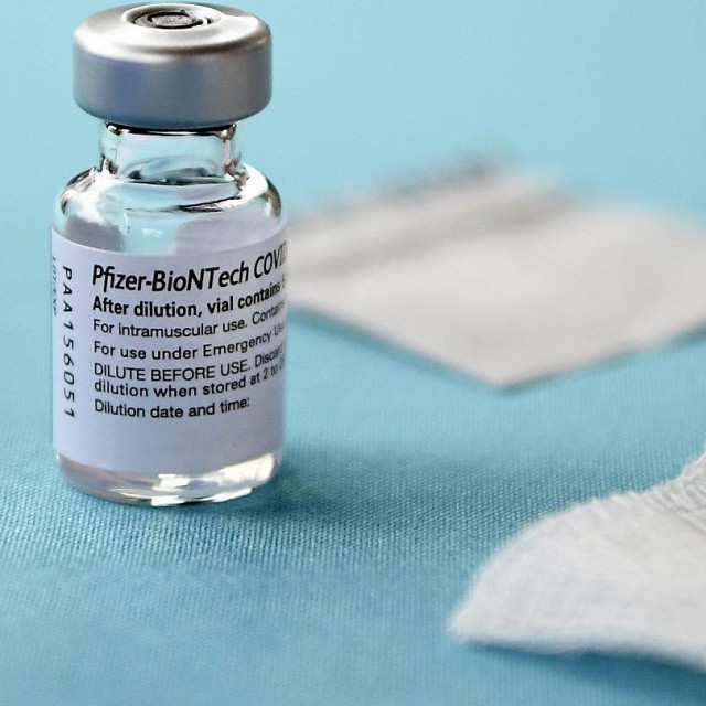 &lt;p&gt;Poslovna simbioza moćnoga američkog Pfizera i donedavno nepoznatoga njemačkog BioNTecha dovela ih je na prvo mjesto top-liste deset najinovativnijih kompanija 2021. prema izboru popularnog časopisa Fast Company zbog toga što su potkraj prošle godine pustili na tržište prvo mRNK cjepivo protiv koronavirusa&lt;/p&gt;
